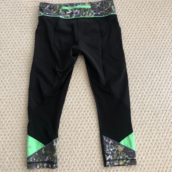 LuLu Lemon Athletic Set Sports Bra & Capris Pants - Picture 4 of 4